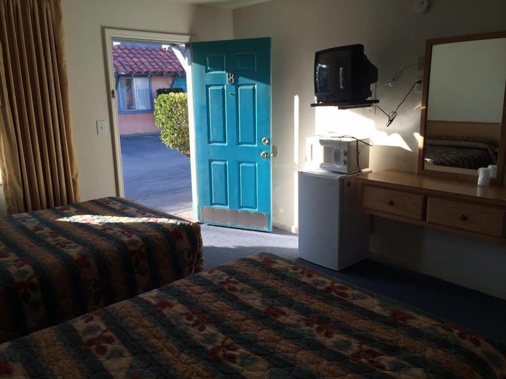 Hamlet Motel Newman Экстерьер фото