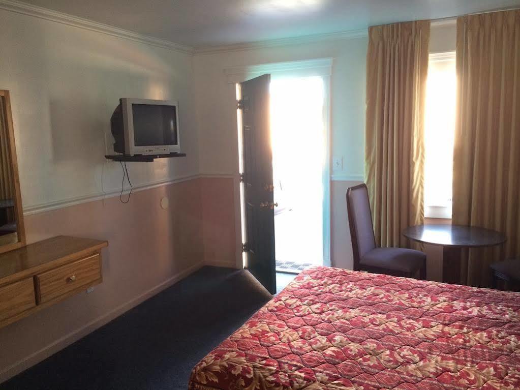 Hamlet Motel Newman Экстерьер фото